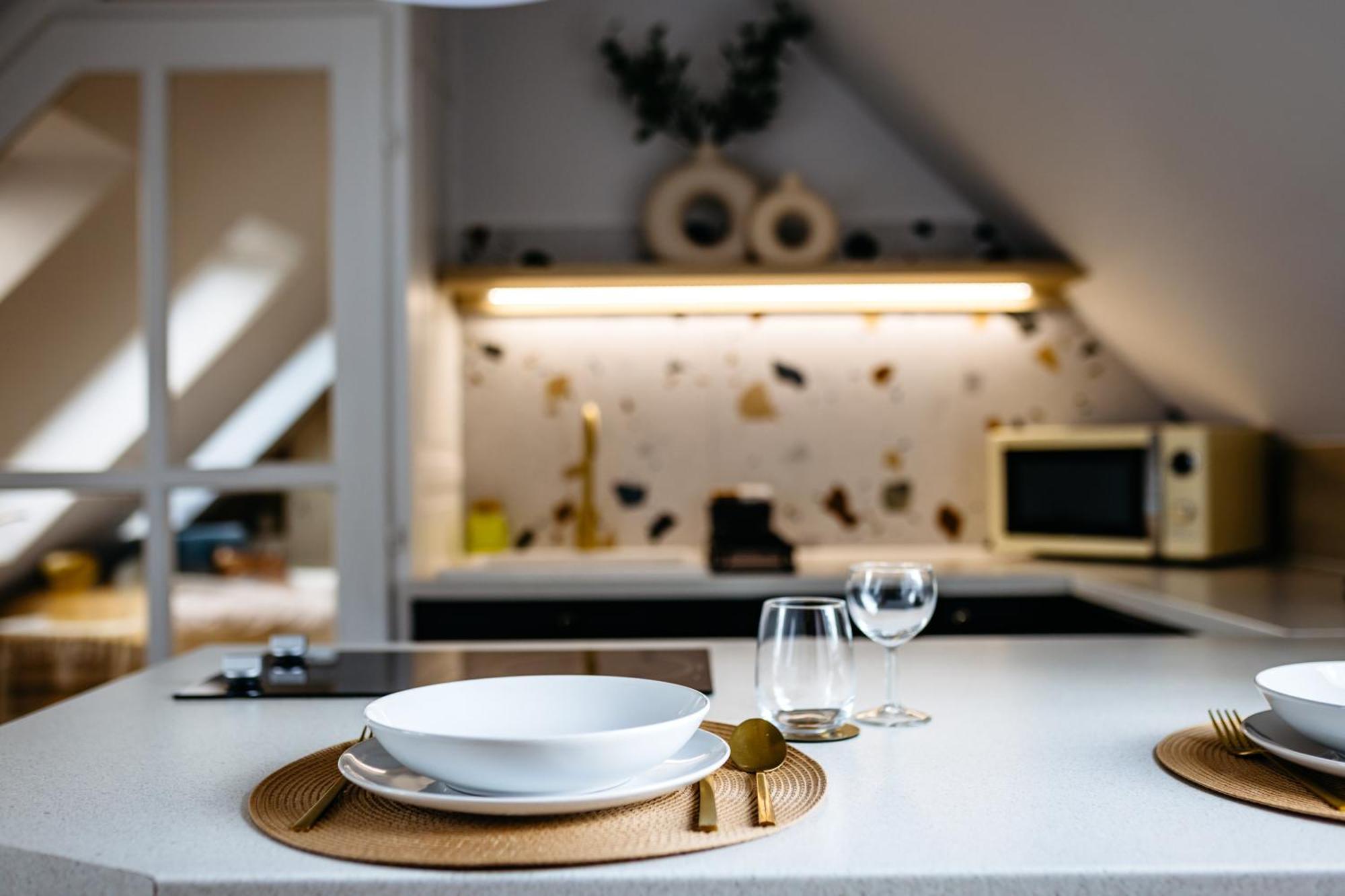 Nook With A View - Quelle Apartment Gyor Bagian luar foto