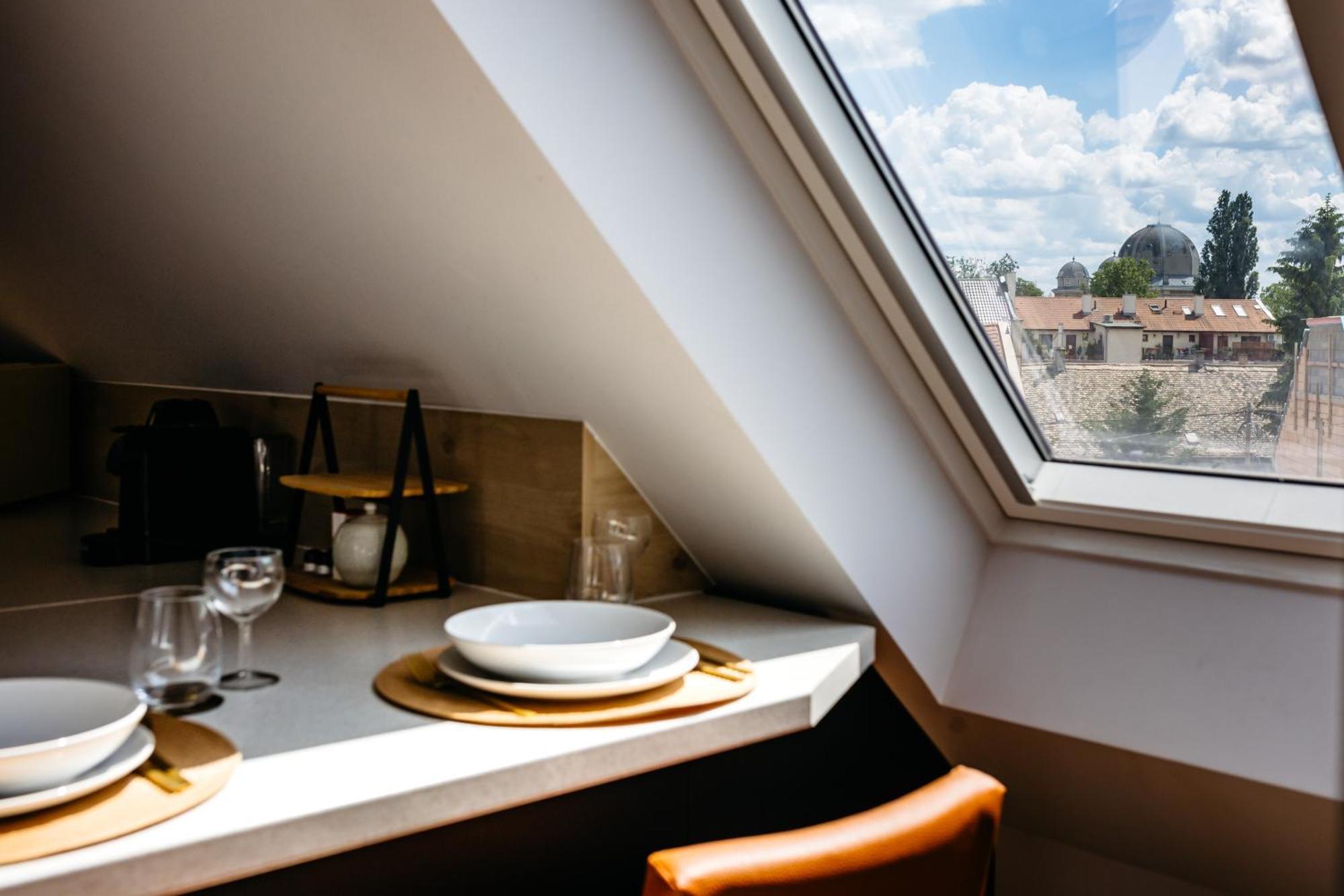 Nook With A View - Quelle Apartment Gyor Bagian luar foto