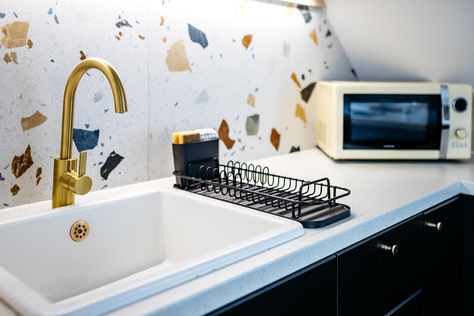Nook With A View - Quelle Apartment Gyor Bagian luar foto