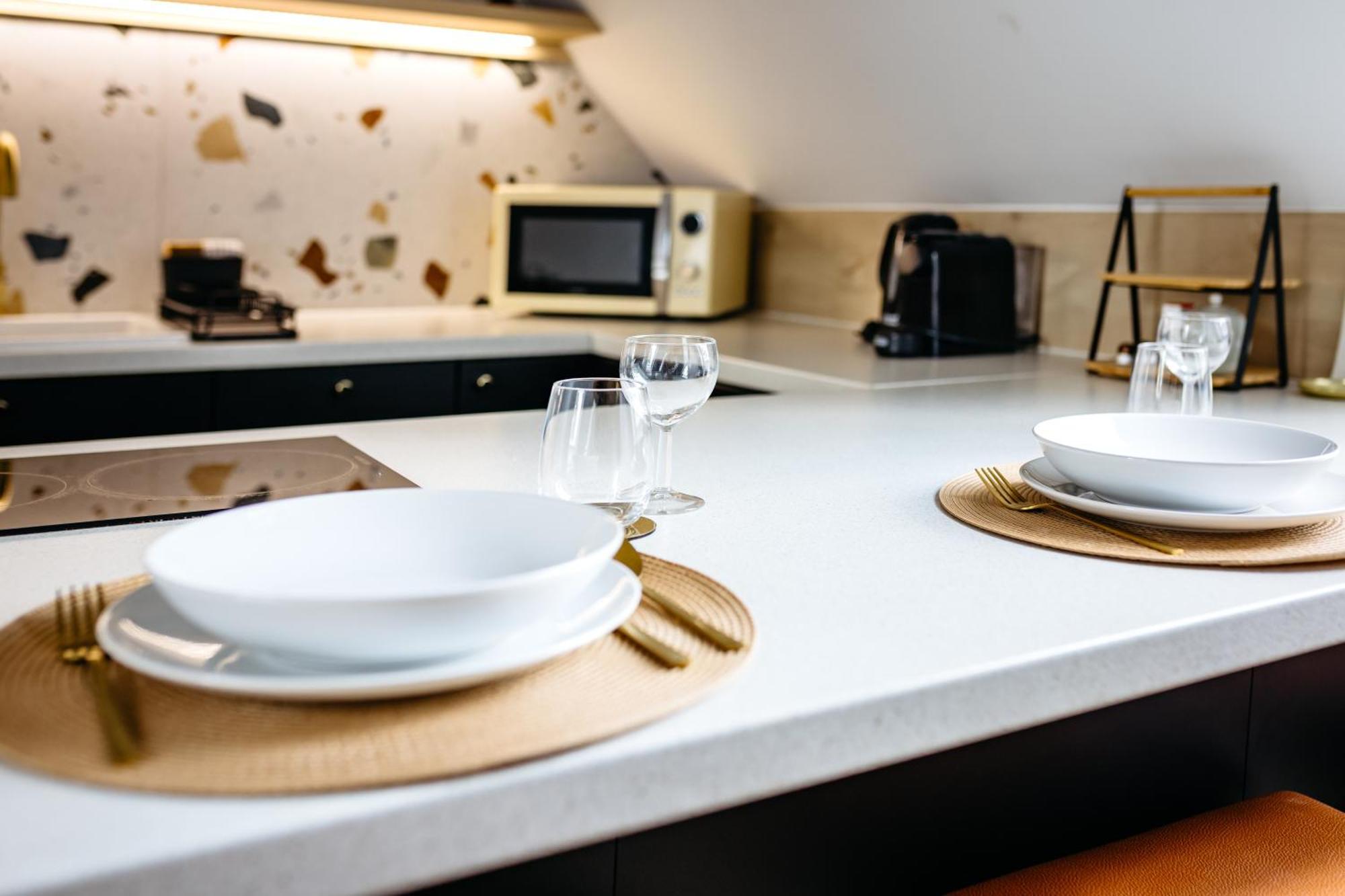 Nook With A View - Quelle Apartment Gyor Bagian luar foto