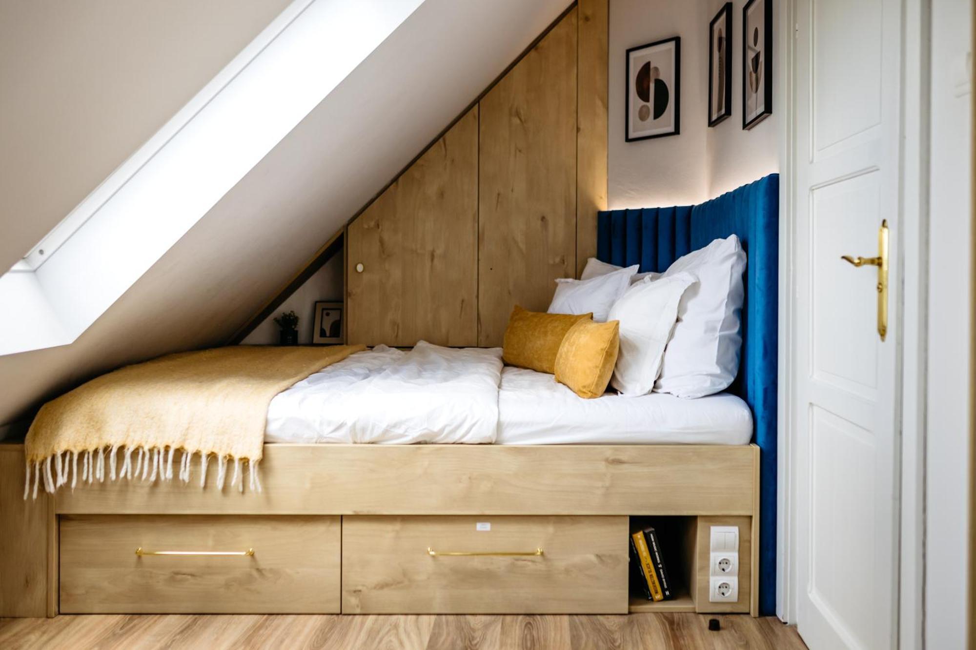 Nook With A View - Quelle Apartment Gyor Bagian luar foto