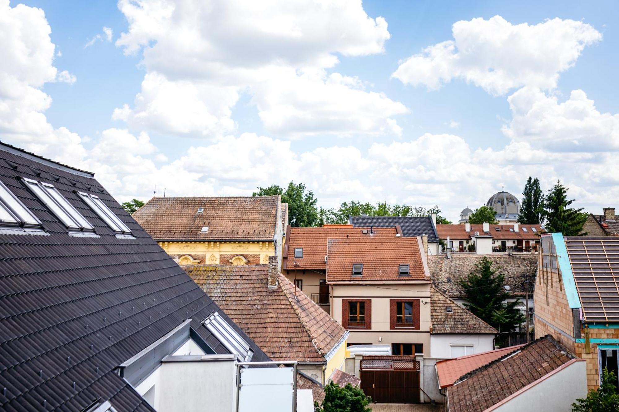 Nook With A View - Quelle Apartment Gyor Bagian luar foto